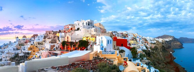 Wir zeigen EuchReiseland Griechenland - Wer kennt sie nicht, die märchenhaften Bilderbuchfotos von Santorin? Strahlend weiße Häuser mit leuchtend blauen Kuppeln, schmiegen sich an die Hänge der zerklüfteten Steilküste. Für die meisten der Inbegriff von Griechenland, jedoch Griechenland ist mehr – viel mehr! Die beliebtesten Orte für Ferien in Griechenland, locken mit besten Angebote für Hotels und Ferienunterkünfte mit Werbeaktionen, Rabatten, Sonderangebote für Griechenland Urlaub buchen.