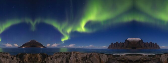 Trip Reiseideen Reisetipps - Polarlichter Norwegen Tromso - Skandinaviens eiskalte Schönheit fasziniert mit atemberaubenden Nordlichtern und geradezu außerirdisch imposanten Gebirgskulissen. Land der Mitternachtssonne am Polarkreis, ein Paradies für Wanderer, Naturfreunde, Hobbyfotografen und Instagram er/innen. Tromsø liegt unter dem sogenannten „Nordpollichtoval“, das den magnetischen Nordpol wie ein Ring oder Gürtel umschließt. Hier wird das Polarlicht auch Aurora Borealis genannt. Aufgrund der Struktur des Erdmagnetfeldes sind sie in dieser Region auch in Zeiten geringer Sonnenaktivität besonders häufig und intensiv zu beobachten.